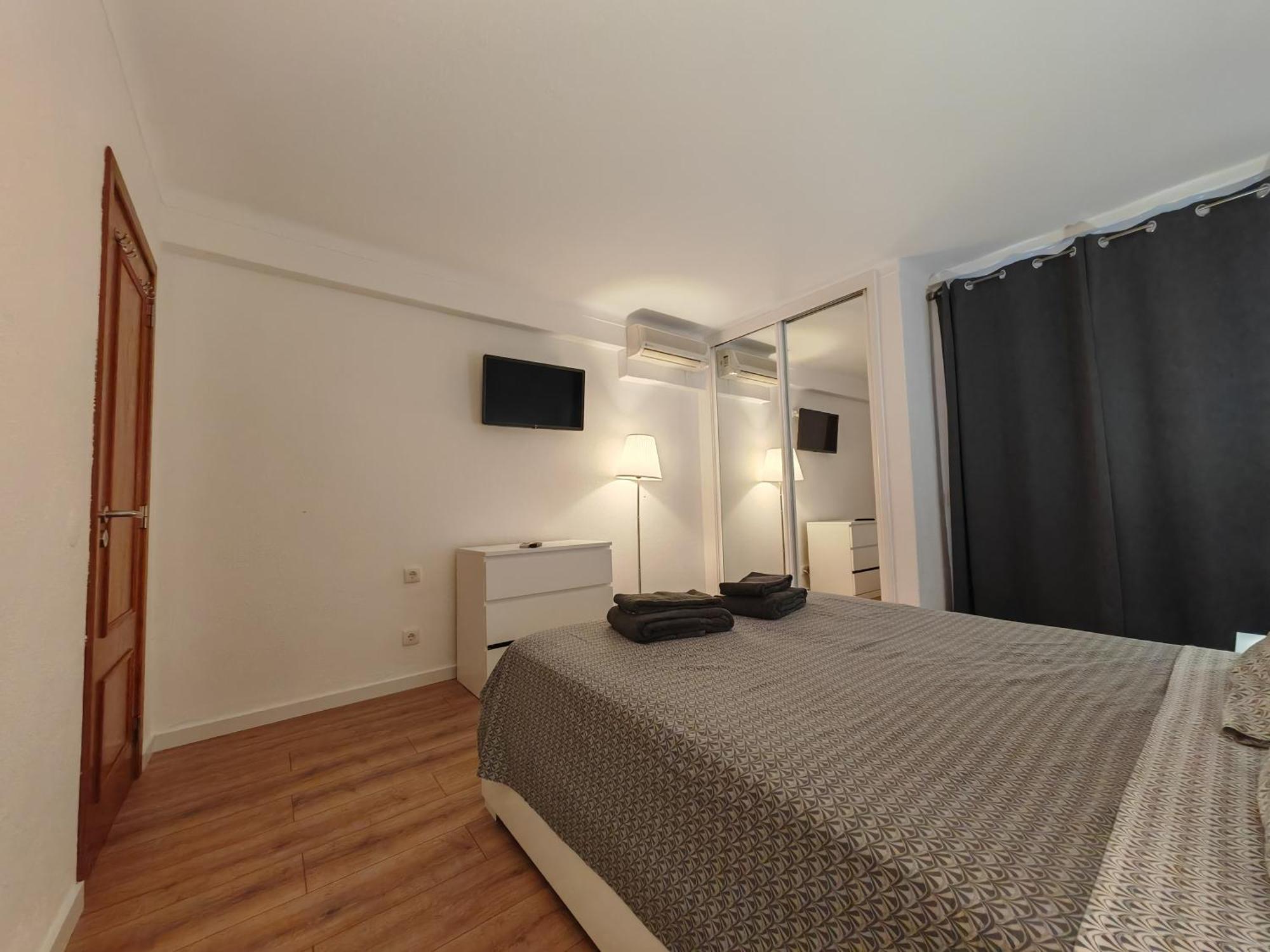Oura Com Piscina E Vista Mar Apartment